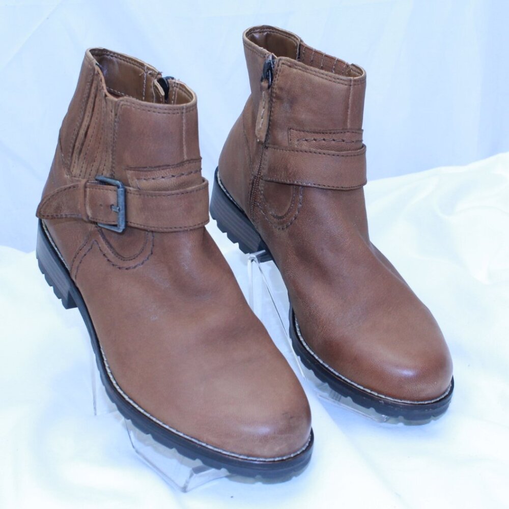 Clarks Size 9.5 Dark Tan Leather Clarkwell Strap Side Zip Lug Sole Ankle Boots